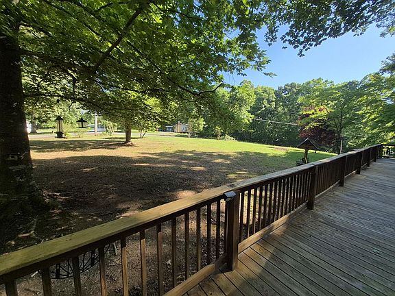 3rd image of 300 Snug Harbor Trl