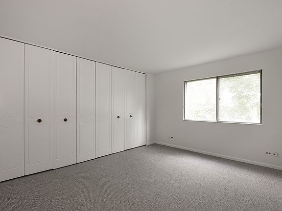 5th image of 820 Oakton St APT 4C