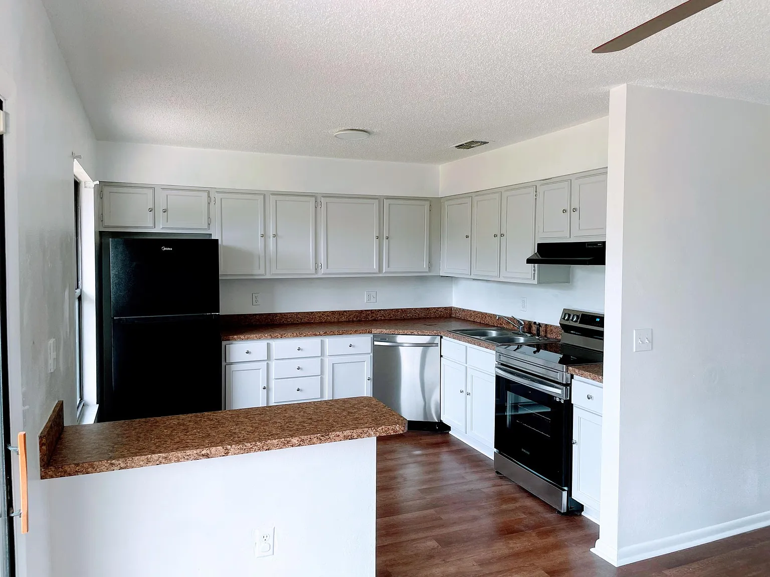 504 Sapphire Ln — Photo 4
