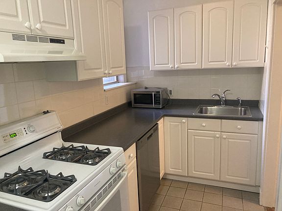 3rd image of 52 Garden St #44A