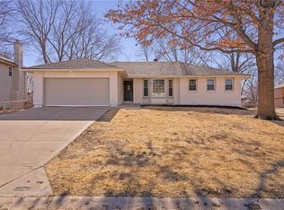 1001 E Piatt Ln, Olathe, KS 66061