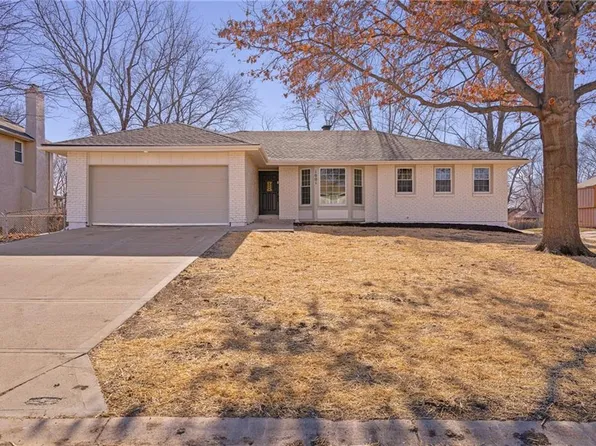 1001 E Piatt Ln, Olathe, KS 66061