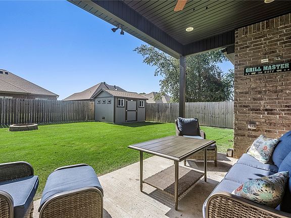 4th image of 951 Bob Glen Cir