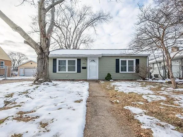 1515 N 10th St, Pekin, IL 61554
