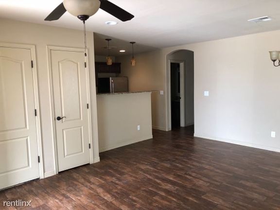 4th image of 5619 Saluki Dr APT B