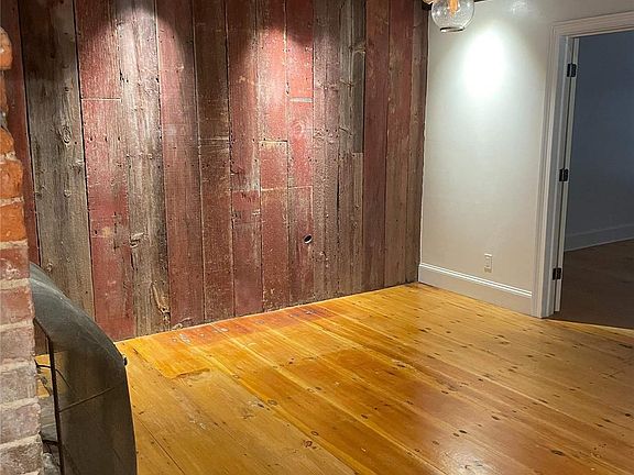 4th image of 1437 Old Northern Blvd #1G