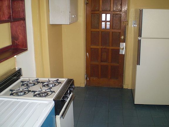 3rd image of 314 Harvard Dr SE #2