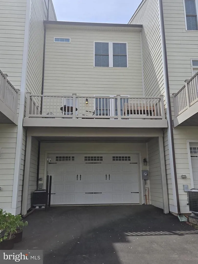 4 bed, 3.5 bath, 1800 sqft, $3,500 — Photo 2