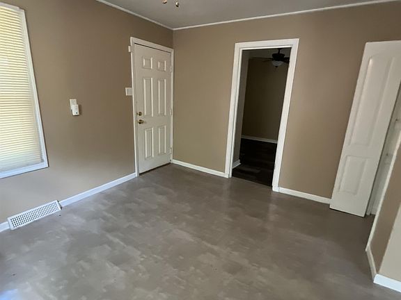 5th image of 205 Elbring Dr