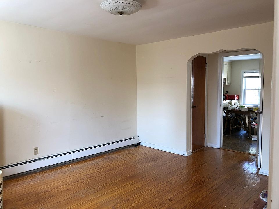 2nd image of 310 Bloomfield St APT 3