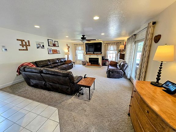 3rd image of 326 Canterbury Dr