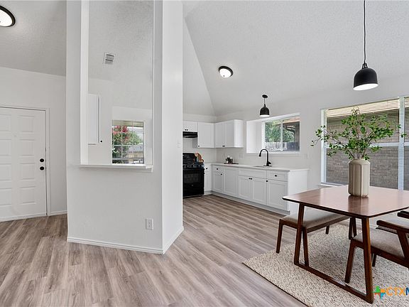 5th image of 605 Saunders Dr