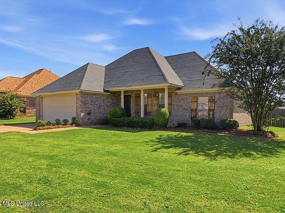 3rd image of 185 Beechwood Cir