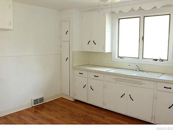 3rd image of 187 63rd St