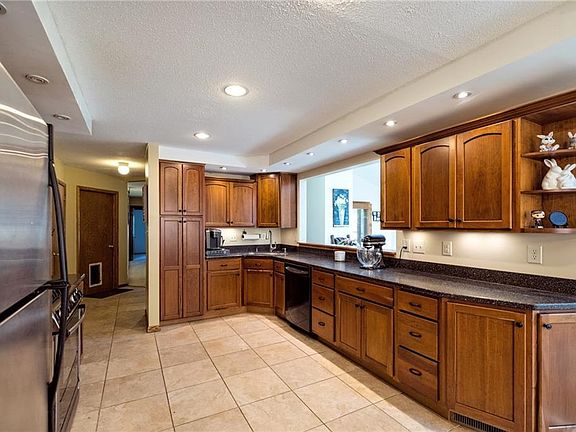 2nd image of 6824 Townsend Dr