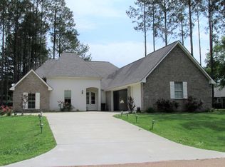 67 Fairway Dr, Natchez, MS 39120