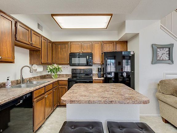 2nd image of 602 N May St Unit 86