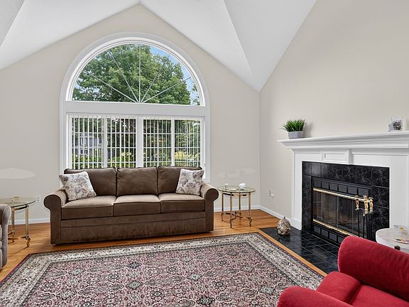 3rd image of 3 Greenside Ln
