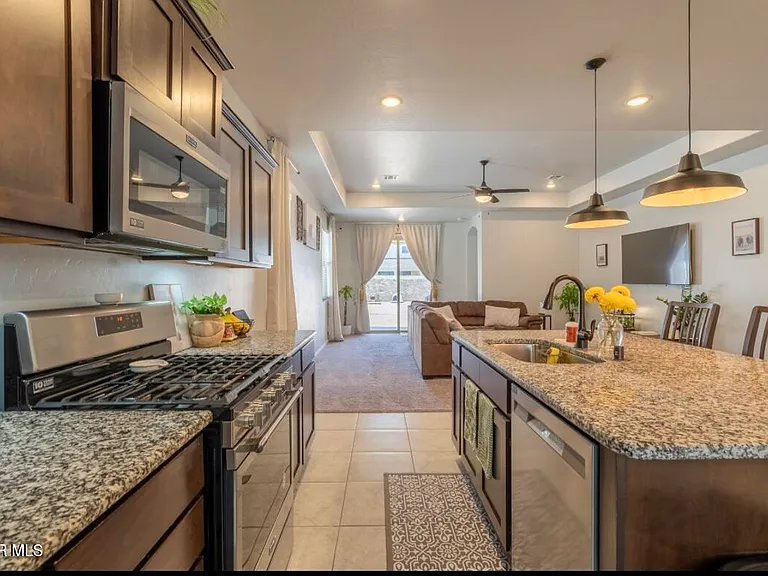 1056 Summer Breeze Pl — Photo 10