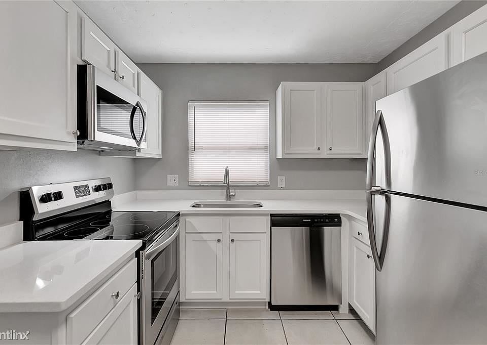 1st image of 5655R Burlington Ave N