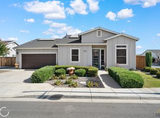 9214 Manor Forest Ln, Shafter, CA 93263