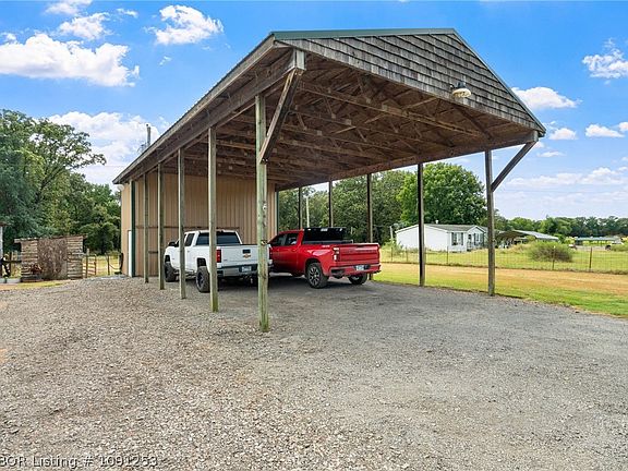 2nd image of 916 Heather Ln
