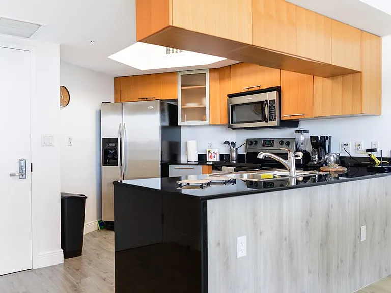 1750 N Bayshore Dr #4815 — Photo 5