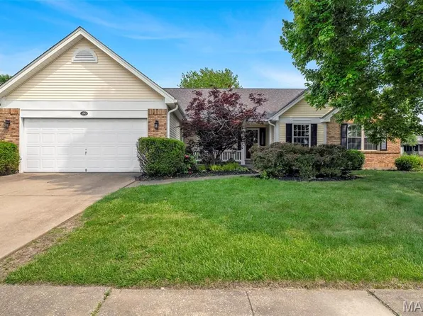 1045 Sprinters Row Dr, Florissant, MO 63034