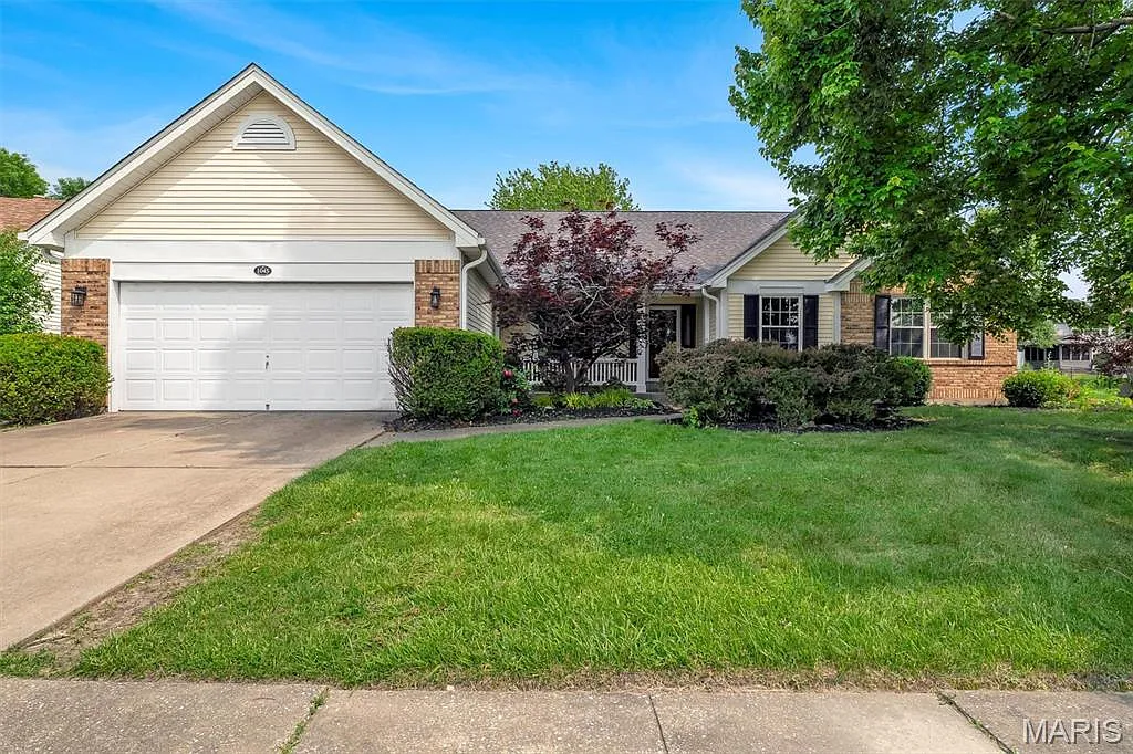 1045 Sprinters Row Dr photo 1