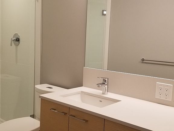 5th image of 13963 105a Ave