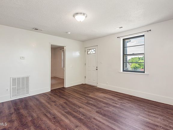 4th image of 931 W Emerald Ave