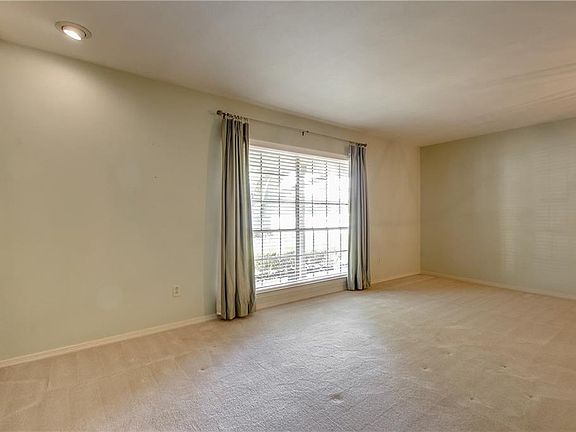 4th image of 3740 Fenton Ave