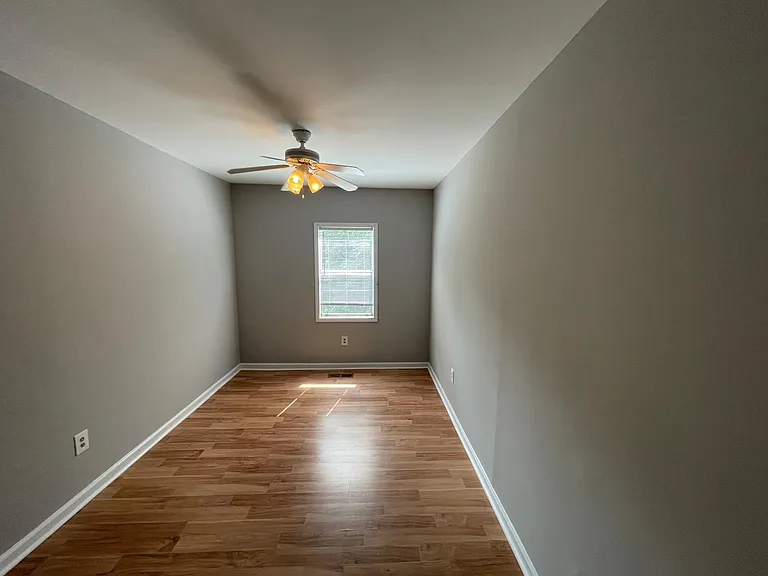 552 Pulaski St — Photo 16