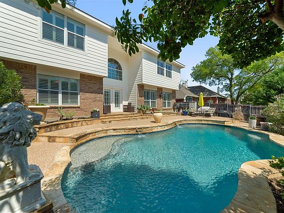 3rd image of 101 Briergate Ln