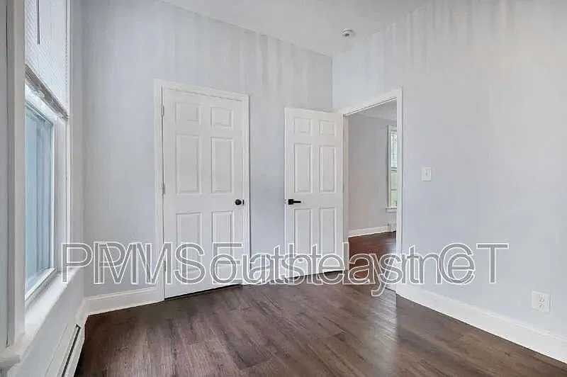 3 bed, 1.0 bath, 1288 sqft, $2,250 — Photo 3