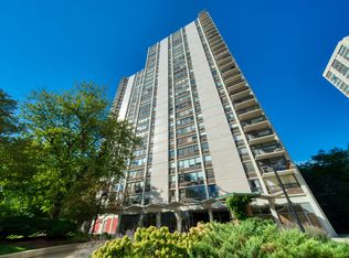 1460 Sandburg St #1910A, Chicago, IL 60610