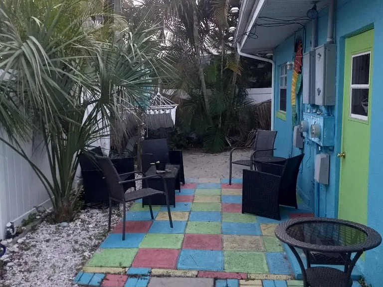 Private side yard
