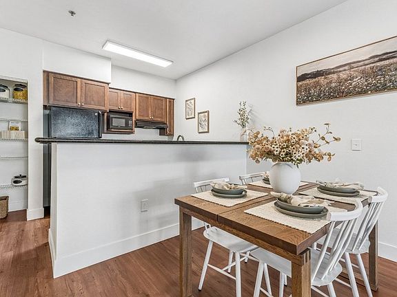 4th image of 3003 Queensgate Dr #4-232