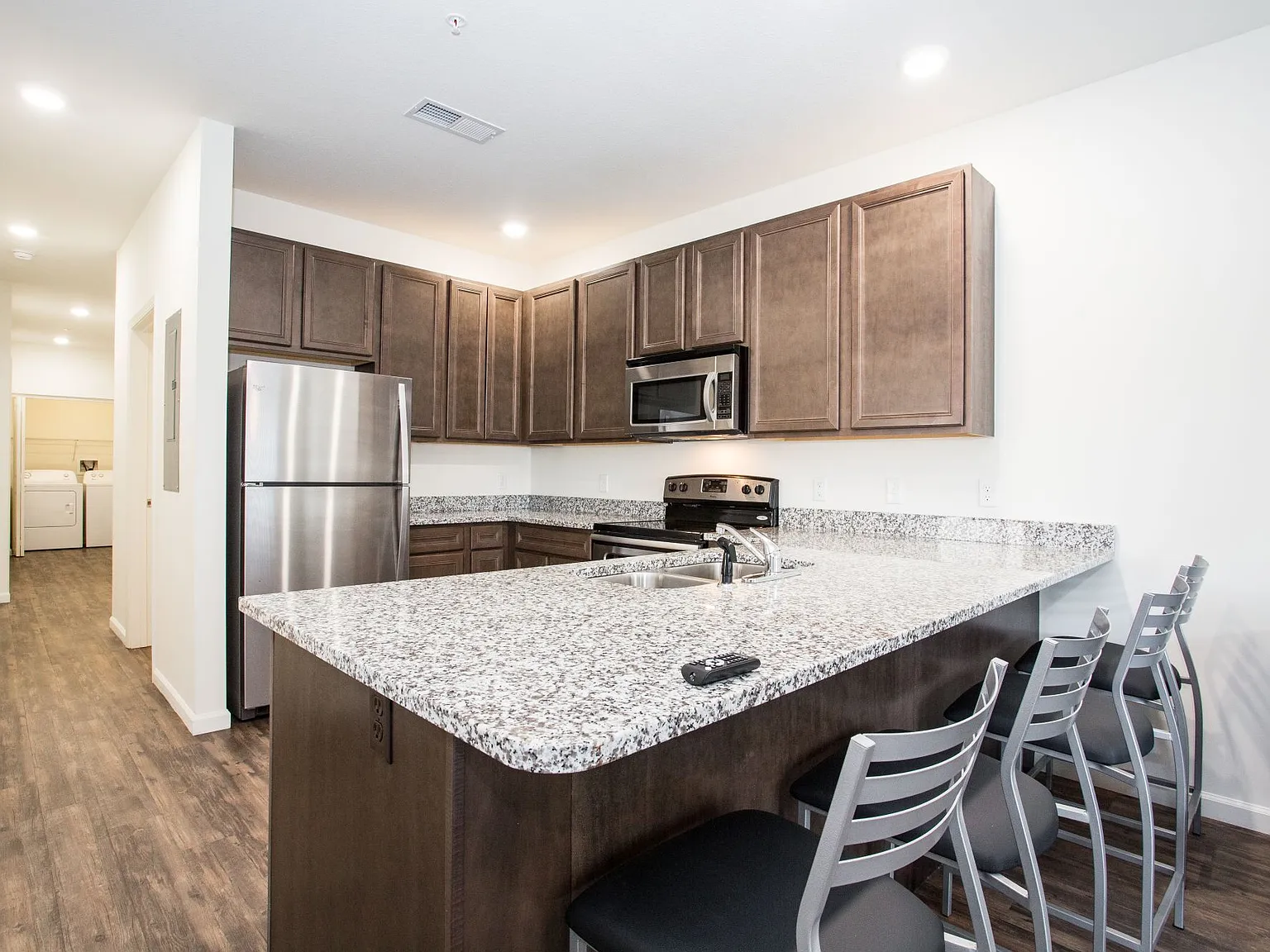 106 E Armory St - 304 -... — Photo 3