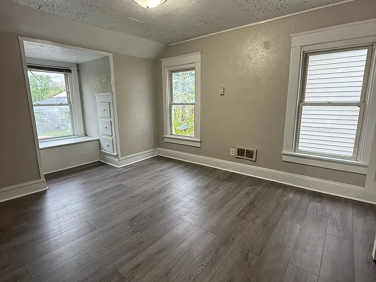 1568 W Franklin St #1 — Photo 5
