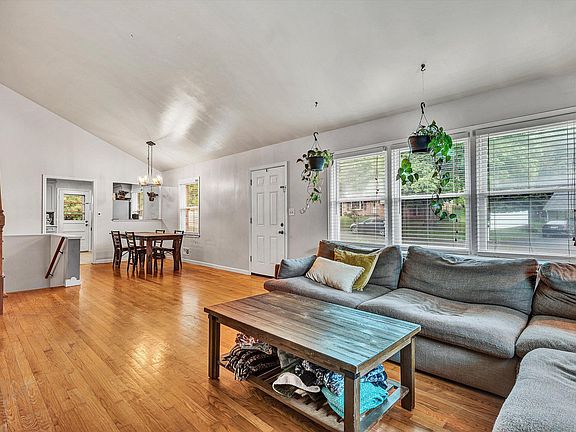 5th image of 3166 Galloway Dr