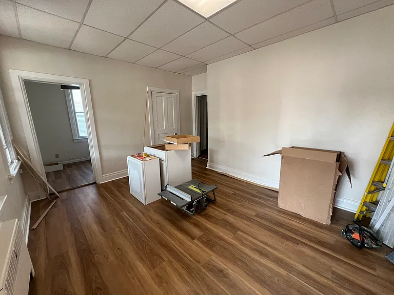 300 E Franklin St #B — Photo 3