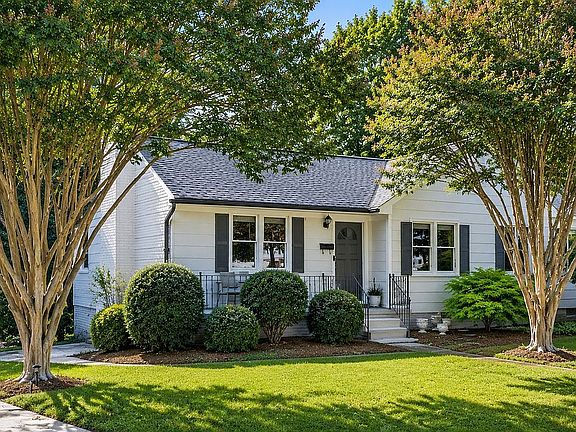 3rd image of 108 Vanderbilt Cir