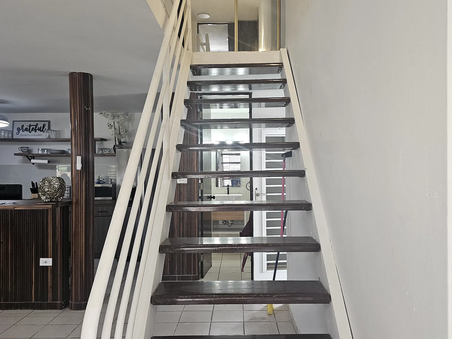 4 bed, 2.5 bath, 2500 sqft, $2,300 — Photo 4