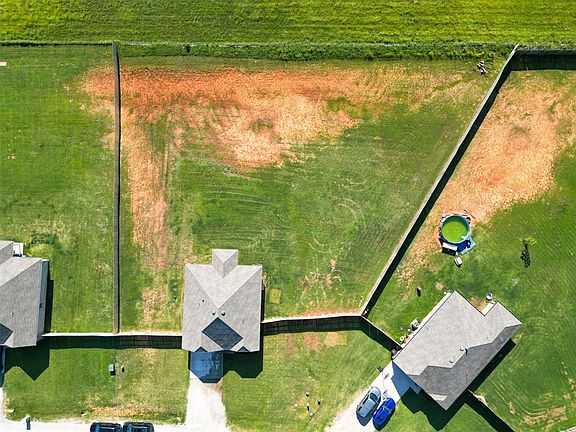 2nd image of 15953 Spur Cir
