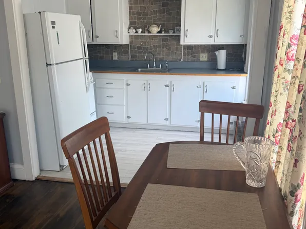 184 Essex St #4, Bangor, ME 04401