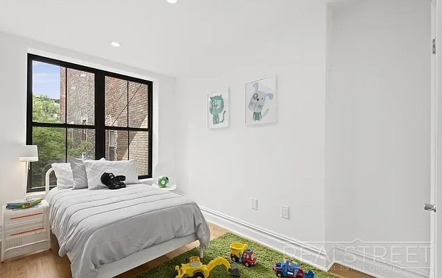 Rented by Real Street Inc | media 11