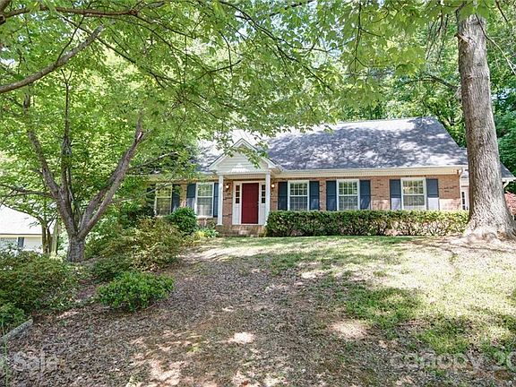 2nd image of 3020 Mount Vernon Dr