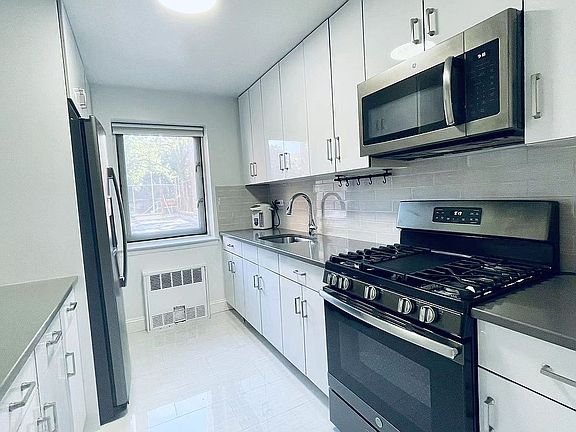 2nd image of 2949 137th St APT 1L