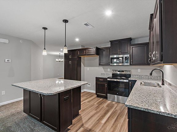 4th image of 5882 Parkview Ln #66203